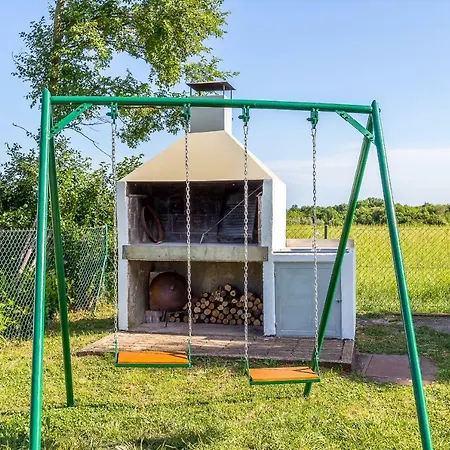 Apartman Una***