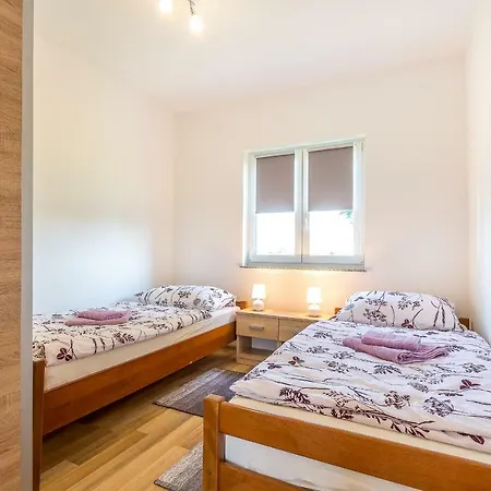 Una*** Apartman Loborika